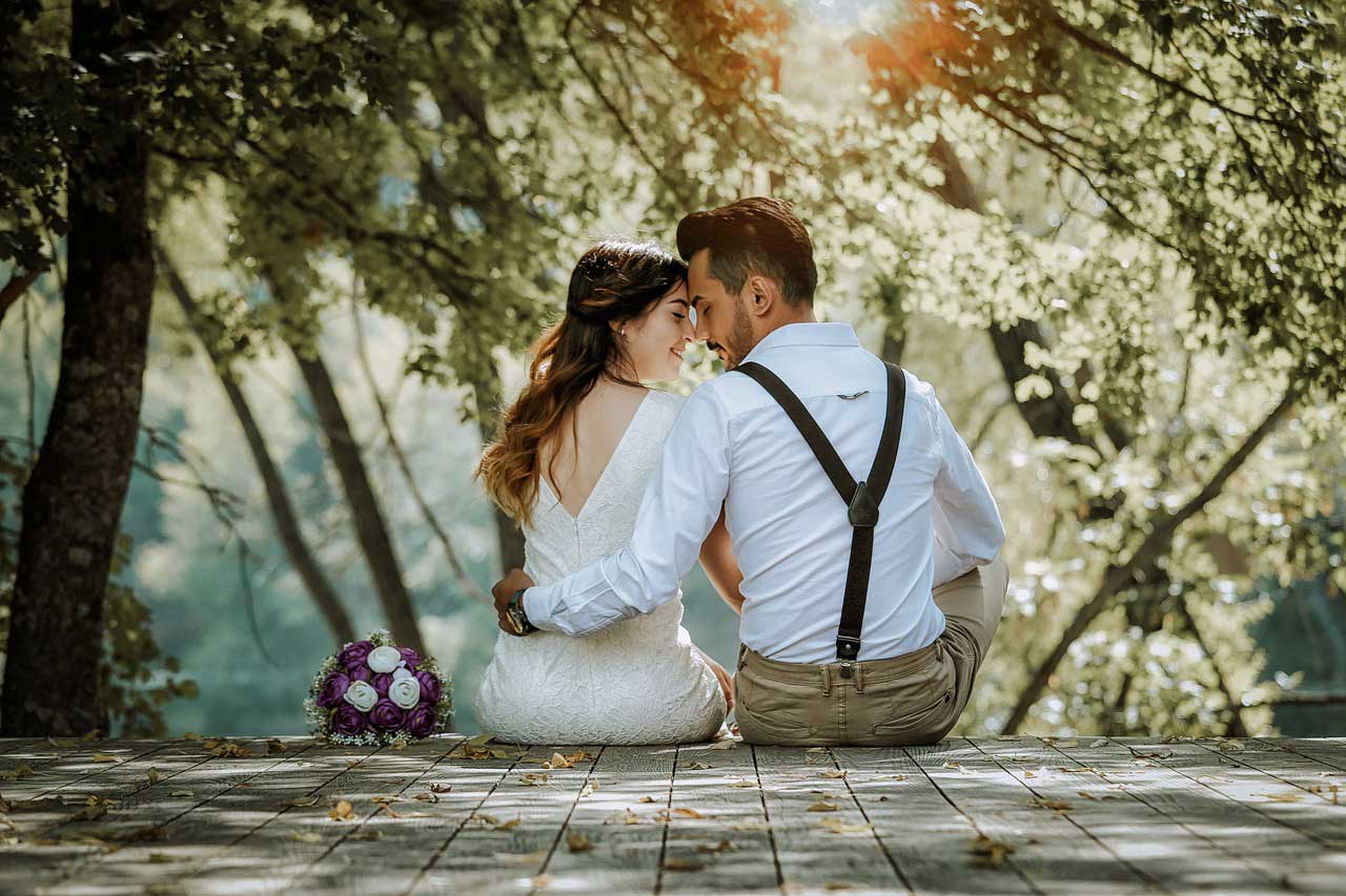 Wedding couple in forest